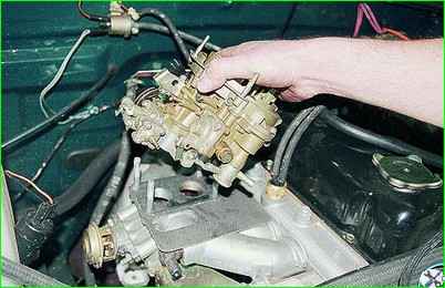 Extracción del carburador del motor