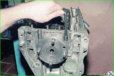 Desmontaje del motor ZMZ-402