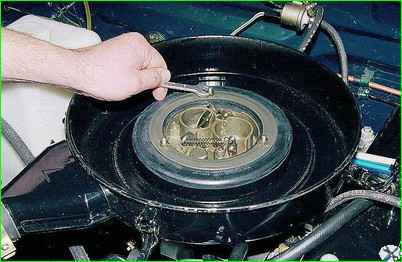 Регулювання зазорів клапанів двигуна