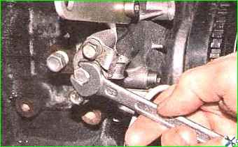 Hydraulic tensioner discharge