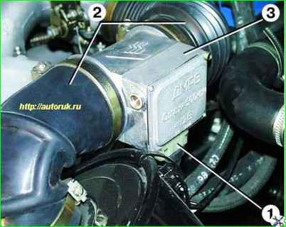 Extracción y comprobación del sensor de flujo másico de aire