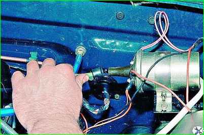 Removing the ignition coil