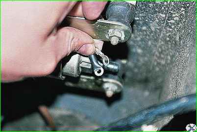 Replacing a car fuel pump