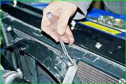 Extracción de electroventilador con motor ZMZ-406
