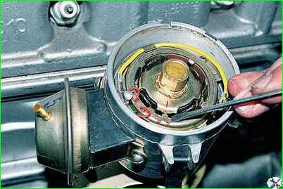 Adjusting engine ignition timing