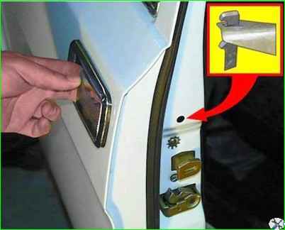 Removing the outer door handle