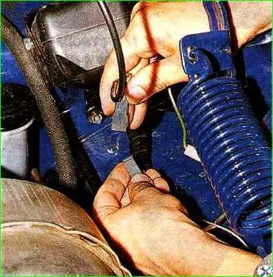 Автокөліктің капотын алу