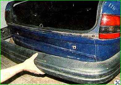Removing the rear bumper of a car