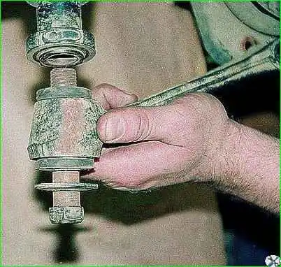 Снятие рычагов и замена резиновых втулок