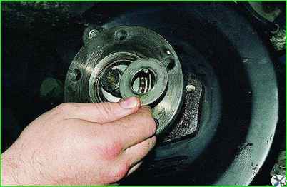 Replacing front wheel hub bearings