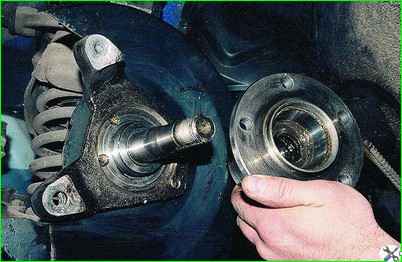 Replacing the front wheel hub bearings