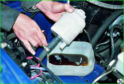 Changing power steering oil