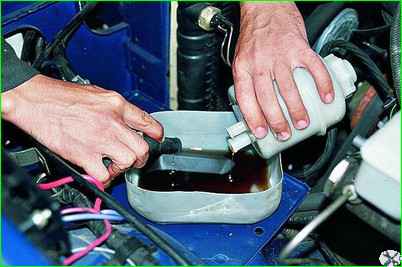 Changing power steering oil
