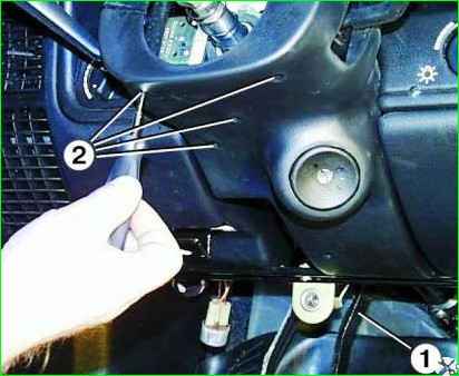 Removing and installing the steering column