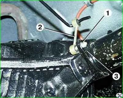 Extracción e instalación del cable del freno de estacionamiento