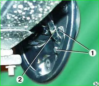 Extracción e instalación del cable del freno de mano
