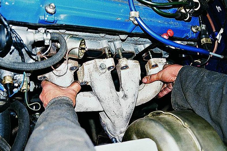 ZMZ-406 exhaust manifold gasket replacement