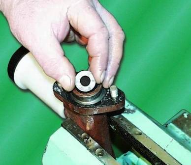Ausbau und Reparatur des Kupplungsgeberzylinders