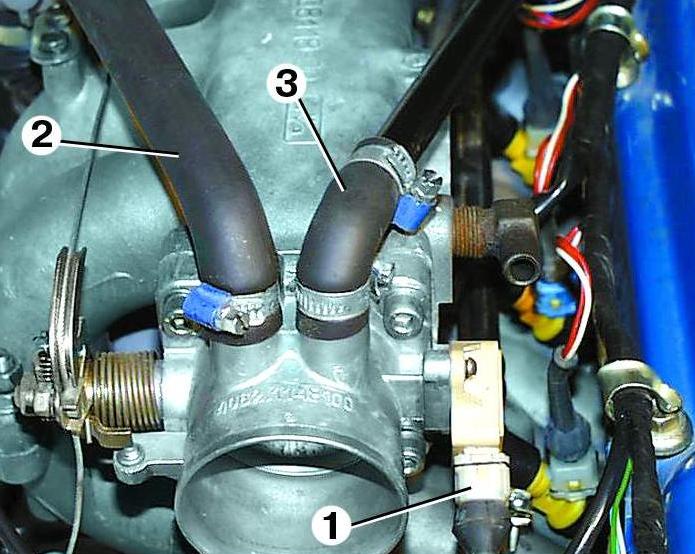 Removing and installing the ZMZ-406 throttle