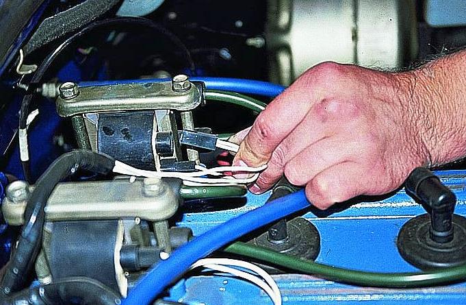 Проверка и замена катушки зажигания на двигателе ЗМЗ-406