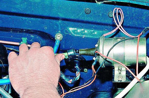 Removing the ignition coil