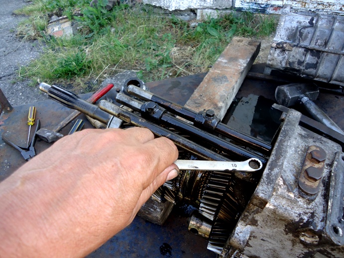 Transmission disassembly and assembly