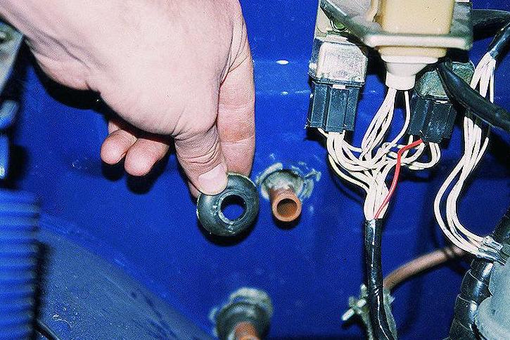 Extracción del radiador del calentador del automóvil GAZ-3110