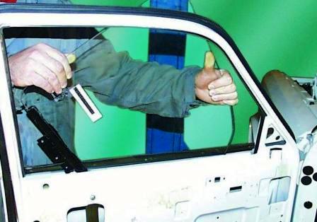 GAZ-3110 door glass replacement
