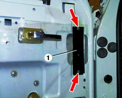 Replacing handles and locks GAZ-3110