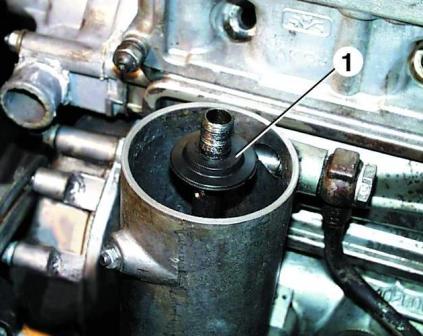 Reemplazo del filtro de aceite del motor ZMZ-402 motor
