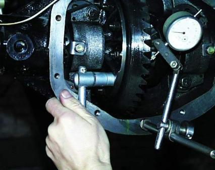 Регулювання головної передачі ГАЗ-3110 по плямі контакту зубів