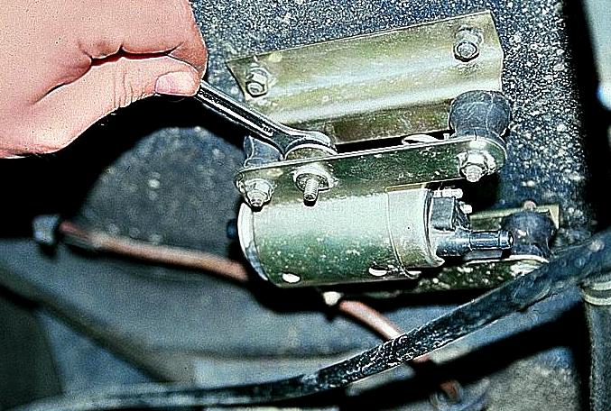Reemplazo de la bomba de combustible eléctrica de un automóvil GAZ-3110