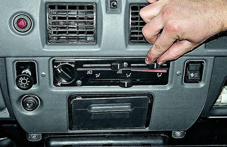 Ersetzen des Motorkühlmittels eines GAZ-3110-Autos