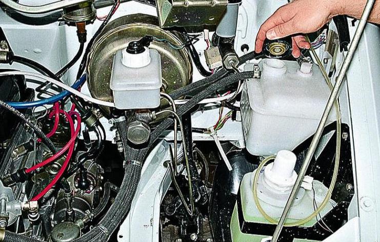 Replacing the engine coolant of a GAZ-3110 car