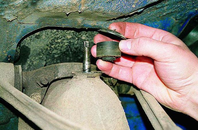 Replacing the shock absorber of a GAZ-3110 car