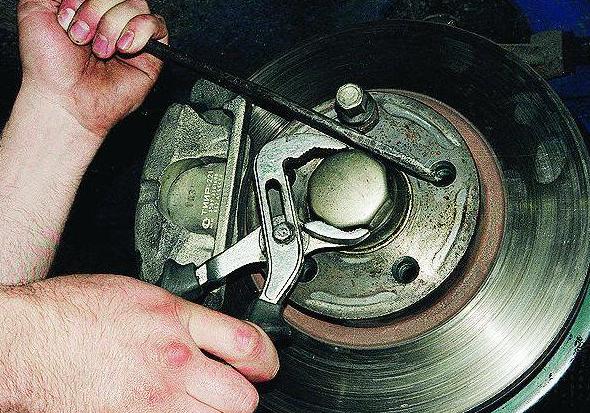 GAZ-3110 front wheel bearing adjustment