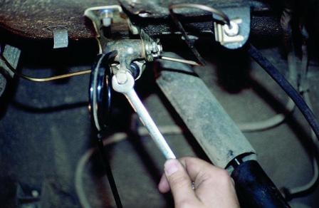 Removing and installing brake pressure regulator GAZ-3110