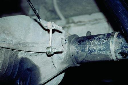Removing and installing regulator brake pressure GAZ-3110