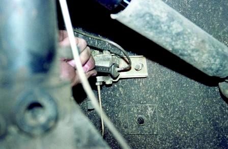 Removing and installing regulator brake pressure GAZ-3110
