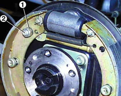 GAZ-3110 parking brake adjustment