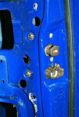 Снятие и установка замка двери ГАЗ-3110