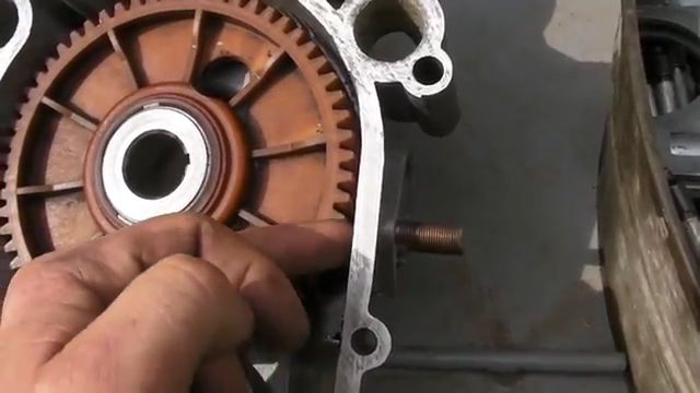 Preparación de componentes y piezas para el montaje del motor ZMZ-53