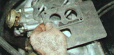 Two insulating gaskets installed under the carburetor