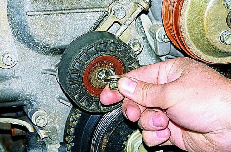 Replacing the idler pulley and accessory drive belt tensioner 