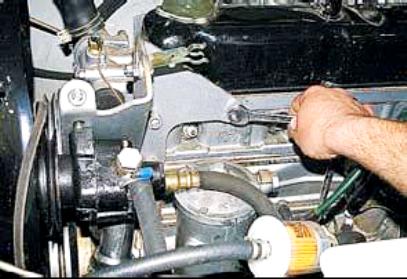 Removing the UMZ-4215 cylinder head