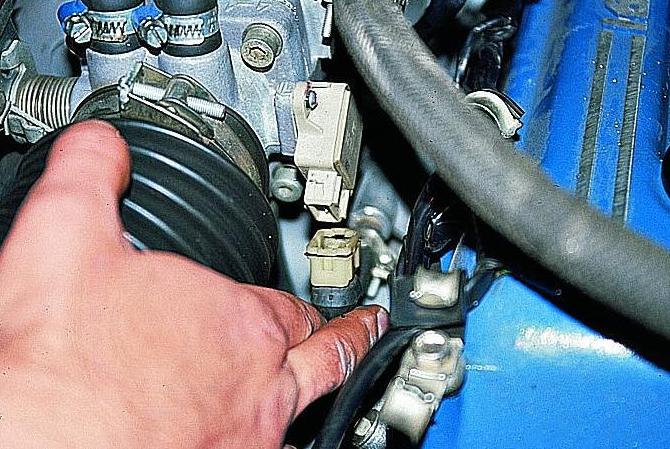 Зняття та встановлення дросельного вузла двигуна ЗМЗ-4052, ЗМЗ-406