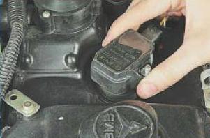 Checking and removing the ignition coil engine ZMZ-40524