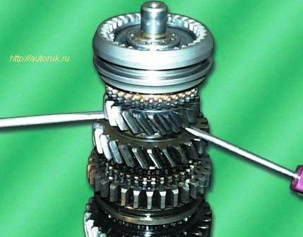 Repair of gearbox output shaft gear GAZ-2705