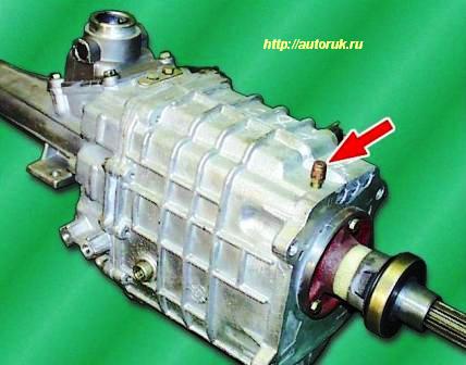 Oil change in GAZ-2705 gearbox