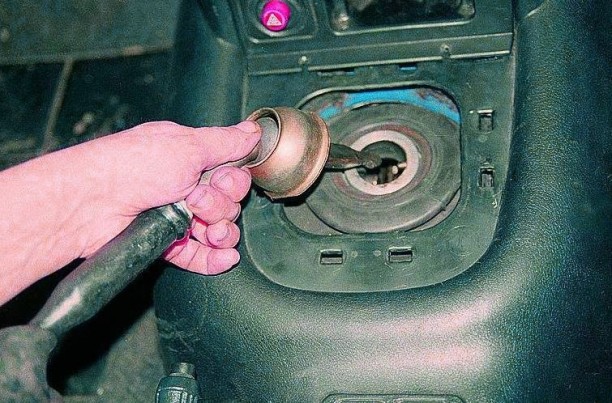 Removing and installing GAZ-3110 gearbox